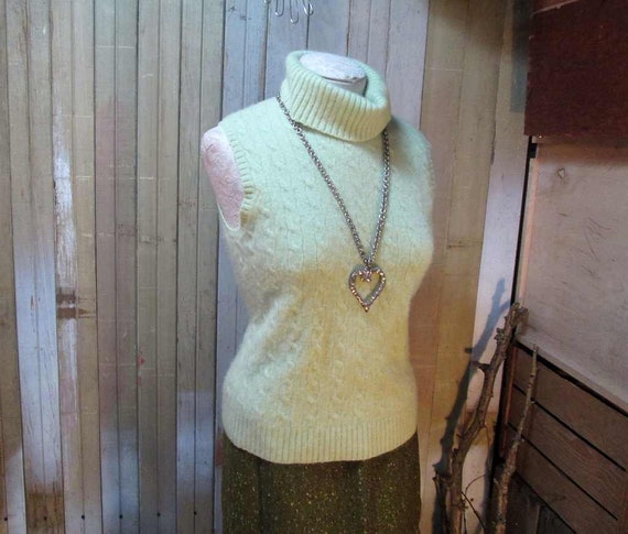 Vintage mint Green Cashmere sweater vest Cable kn… - image 3