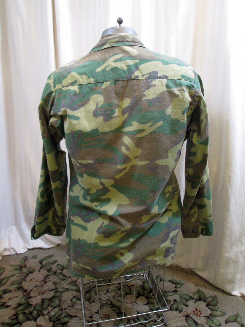 Vintage 70s era Marines camouflage shirt USMC Rip stop Cotton tropical Parka Green Cargo pockets military coat S M