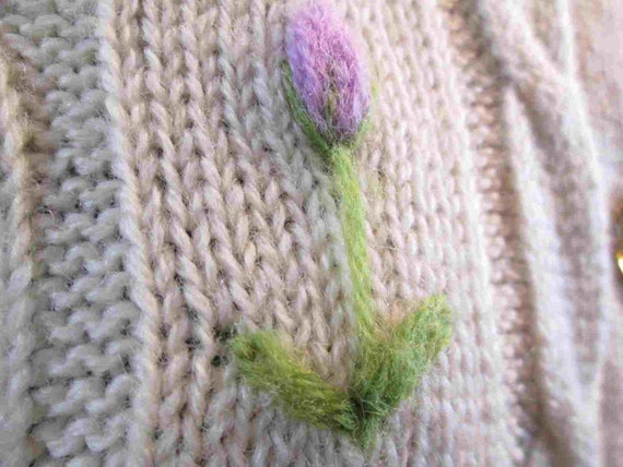 Vintage 60s Cape White wool knit Pastel flowers e… - image 8