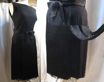 Vestido de coquetel vintage com franjas pretas dos anos 60, estilo melindrosa, vestido vintage de cetim preto, cintura baixa dos anos 60, vestido com franjas rodadas, tamanho M