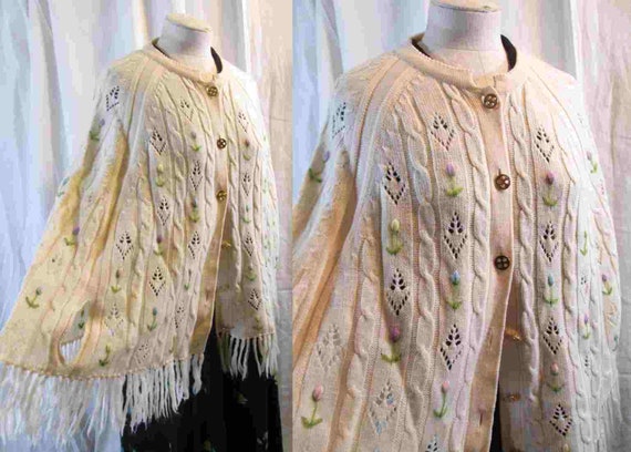 Vintage 60s Cape White wool knit Pastel flowers e… - image 3