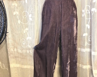 Lavendelfärgade 90-talsbyxor i rayon med fickor och urringning, snitt och mönster, M