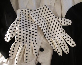 Black and White Gloves 70s vintage Polka Dots cute and bright 6 - 7