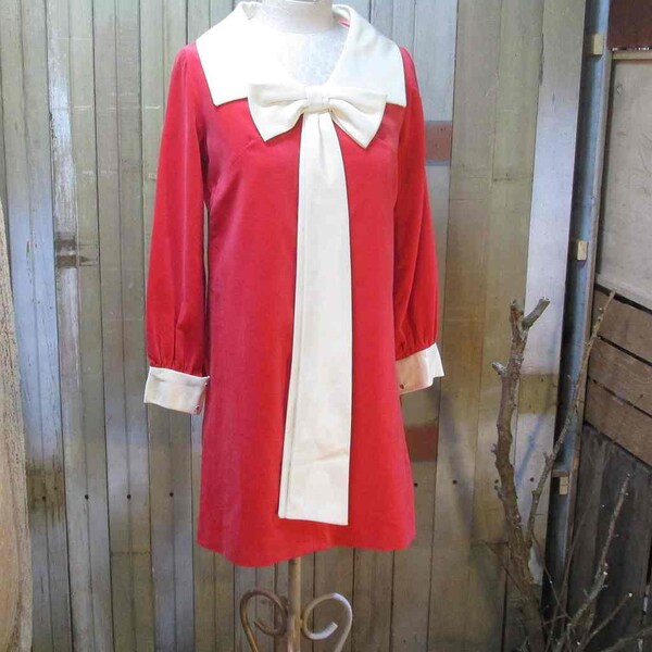 Vintage 60s Pink Velvet Dress White Collar Bow Spring pastel Mod Mini Party Babydoll dress S M