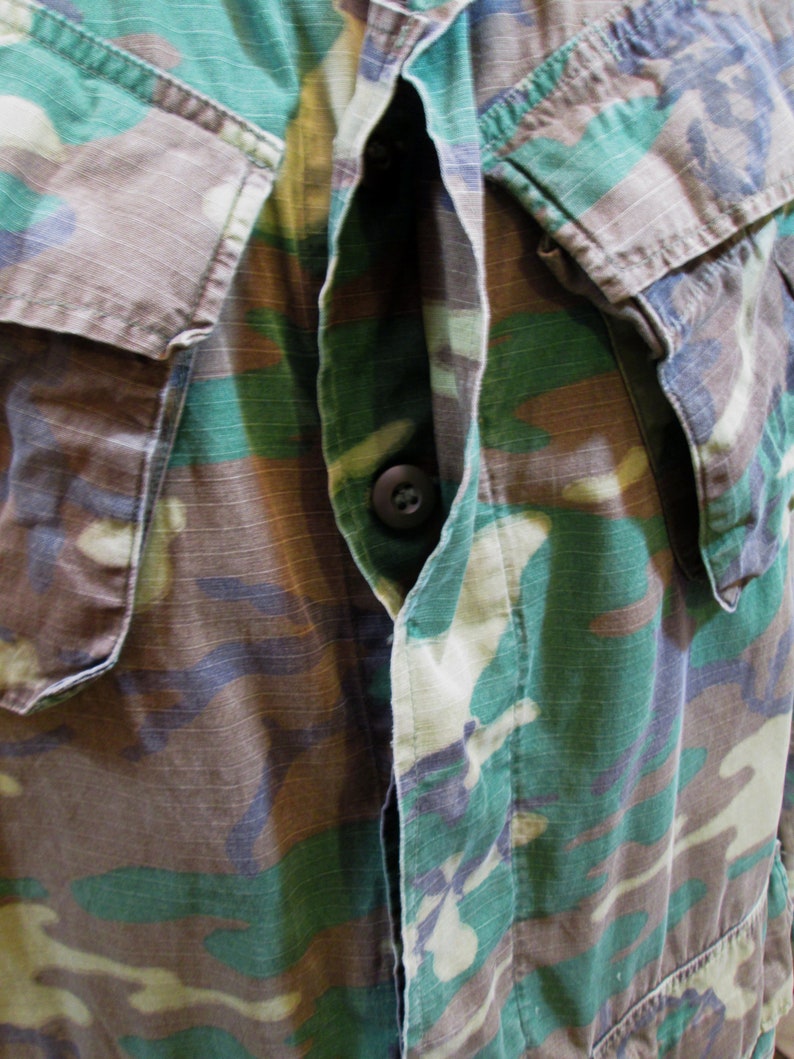 Vintage 70s era Marines camouflage shirt USMC Rip stop Cotton tropical Parka Green Cargo pockets military coat S M