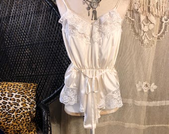 Vintage 80er Jahre Bodysuit Teddy Weiß Satin Rüschen Spitze Dessous Strampler M