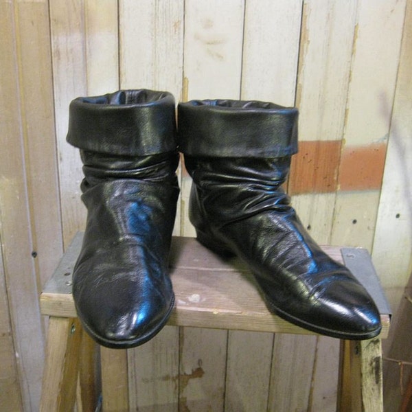 Vintage Ankle Black Boots  Leather Scrunch  Dexter flat heel  cuffed 7.5