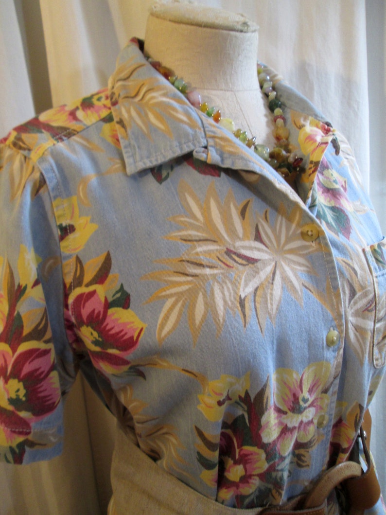 Vintage Print blouse 90s Tiki Tropical floral blouse blue and pink 40s style print blouse S M