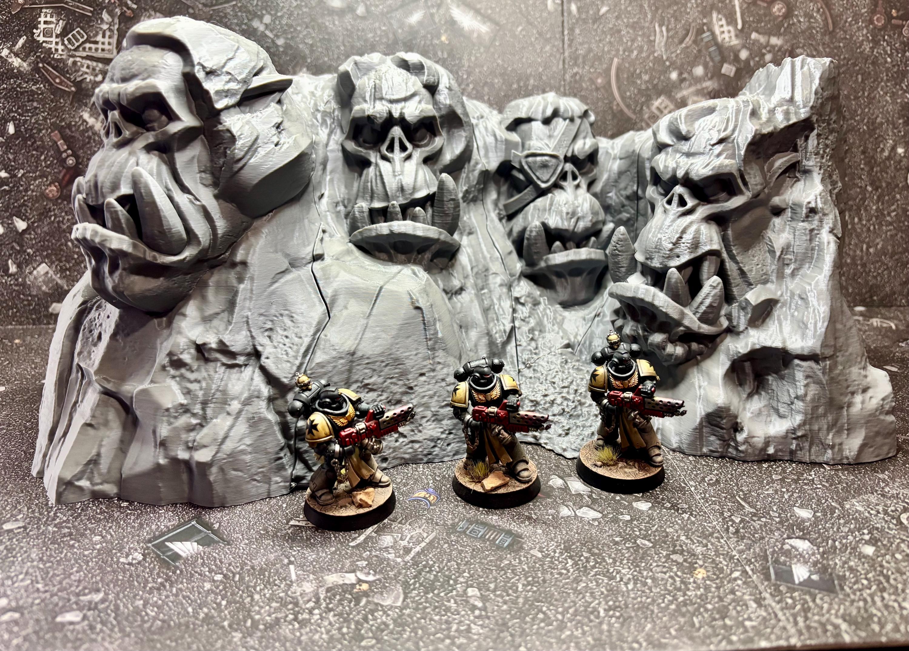 【半立体アートオブジェ】 Miniature Terrain - Orc Statues - Monuments - Weathered - Tabletop
