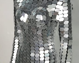 Mono futurista plateado con lentejuelas efecto espejo: Disfraz para fiesta disco