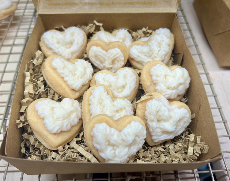 Heart Shaped Frosted Sugar Cookie Soy Wax Melts: Sweet Bakery Scent image 9