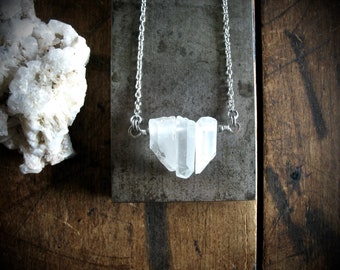 Quartz Crystal Necklace, Quartz Crystal Point Necklace, Artisan Quartz Stone Jewelry, Stone Jewelry, luminous creation