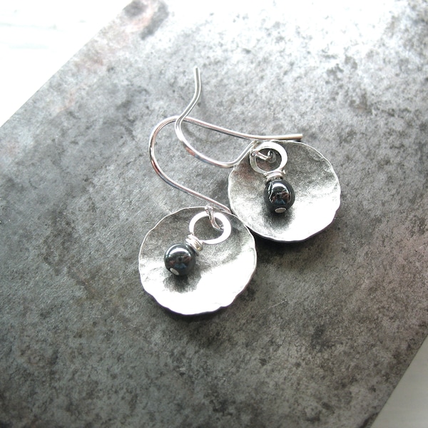 Pendientes de hematita con cúpula de plata y metalurgia, hechos a mano en EE. UU.