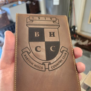 Soporte para tarjeta de puntuación de golf y libro de yardas Regalo de golf personalizado Cuero genuino de primera calidad Regalo de golf para papá Regalo de golf para él Grabado