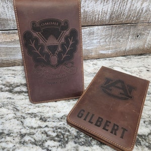 Soporte para libro de yardas y tarjeta de puntuación de golf personalizado Regalo para el día del padre Cuero genuino de primera calidad Regalo de golf para papá Regalo de golf para él Grabado