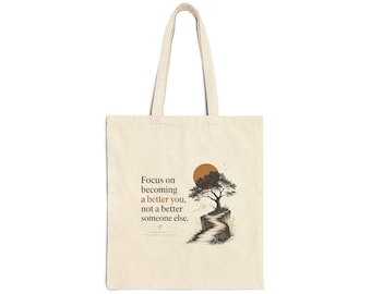 Concentrati sul diventare una persona migliore. Borsa tote con citazione motivazionale e design minimalista ad albero.