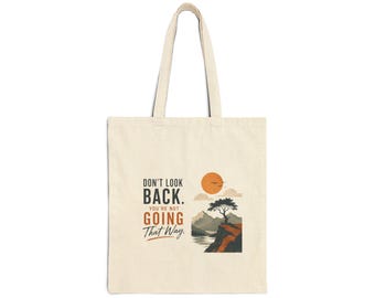 Borsa tote "Non guardare indietro andando in quella direzione" / Illustrazione di tramonto, albero e scogliera