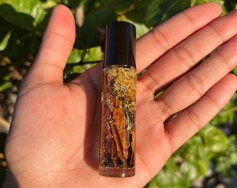 Money Magnet Oil: Handcrafted Prosperity & Luck Blend