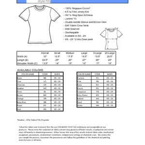 Puede incluir: Una tabla de tallas para una camiseta de mujer con una variedad de colores y tallas. La camiseta est&aacute; hecha de 100% algod&oacute;n peinado y tiene un ajuste juvenil. La camiseta est&aacute; disponible en tallas XS-2X. La camiseta est&aacute; disponible en una variedad de colores, incluyendo negro, carb&oacute;n, gris oscuro, jaspeado, plateado, marr&oacute;n, naranja, azul beb&eacute;, azul real, rojo, fucsia, rosa, azul marino, morado, turquesa, verde kelly, natural, arena y blanco.