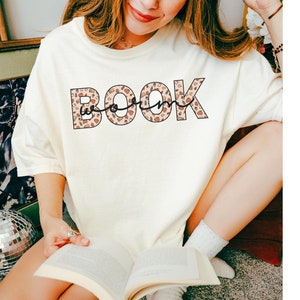 Fall Bookworm Comfort Colors® Shirt, Fall Book Girl T-shirt, Fall Bookish Tee, Book Lover T-shirt, Fall Book Club Shirt, Gift for Book Lover
