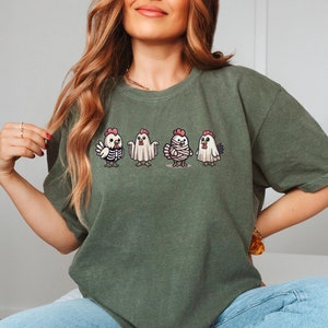 Chicken Halloween Comfort Colors Shirt, Funny Chicken Halloween T-shirt, Spooky Season Chicken, Halloween Chicken Mom Shirt, Ghost Chicken