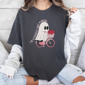 Cute Halloween Ghost Comfort Colors Shirt, I&#39;m Literally Just a Ghoul T-shirt, Spooky Season Tee, Women&#39;s Halloween Shirt, Pink Halloween