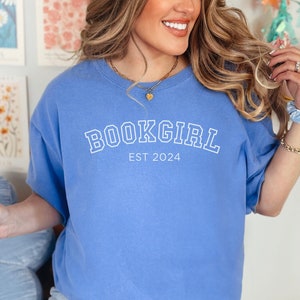 Custom Comfort Colors Book Lover Shirt, Trendy Bookgirl Shirt, Personalized Book Shirt, Reading T-shirt, Personalized Gift for Book Lover