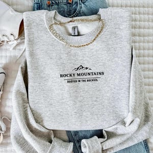 Embroidered Rocky Mountains Sweatshirt, NationalPark Crewneck, Colorado Sweater, Rocky Mountain Vacation, Colorado Souvenir, Family Vacation