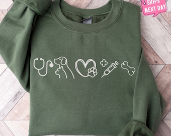 Minimalist Vet Tech Sweatshirt, Veterinarian Employee Sweatshirt, Vet Tech Week Gift, Vet Med Gifts, Vet Tech Gift, Future Veterinarian Gift