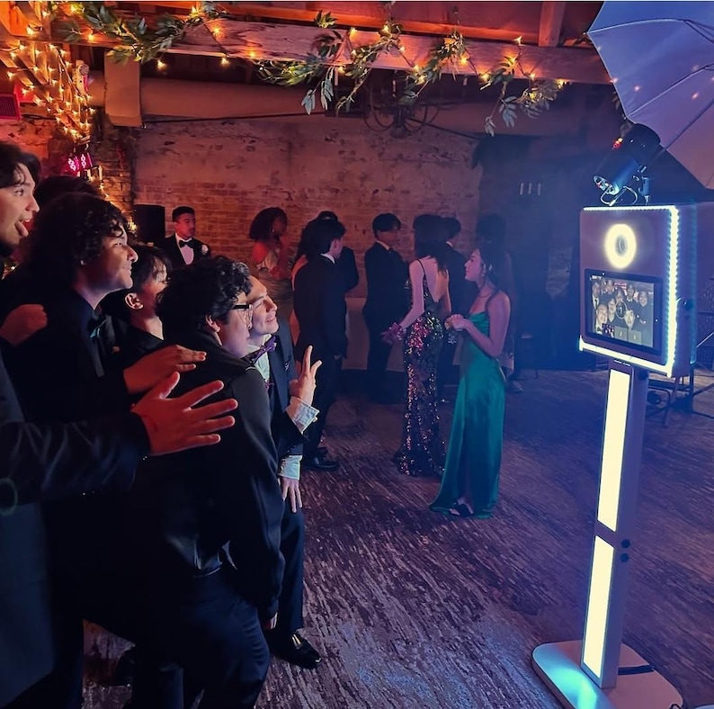 Touch Screen DSLR Photo Booth: Event Ready With Free Props - Etsy Australia