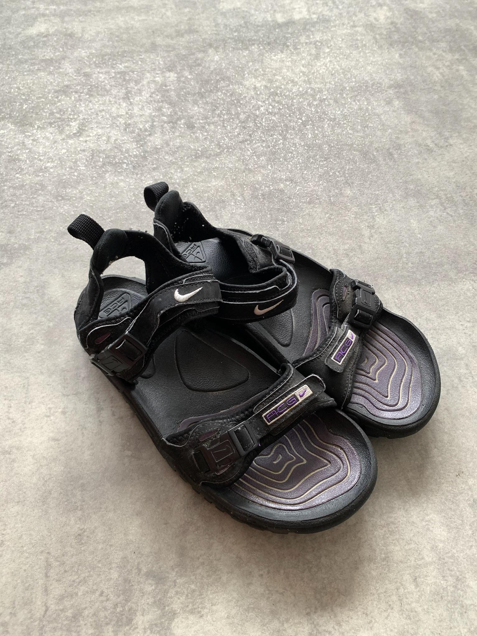 Nike sandals for elasticky stoners