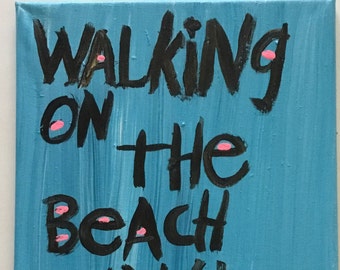 Marcher sur la plage avec YOU Folk Art Word Painting