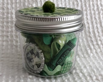 Pote de Tesouros Decorativos Recheado com Botões Vintage VERDES e Bijuterias - Artesanato em Papel com Técnicas Mistas, Diários de Sucata, Inspiração