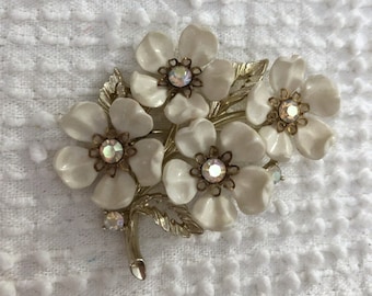 Sweetheart Gift Vintage Flower Brooch Pin with Buttons and Lace