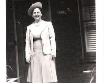 Vintage Original Photo from 1940 - Mom with great vintage hat - Fun Image for Cards and Crafting