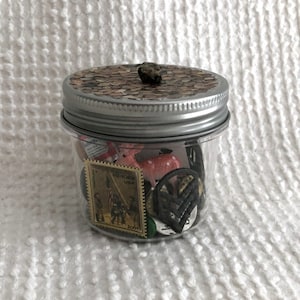 Tarro de tesoros con adornos de curiosidades de papá, lleno de cosas para papá y cosas para papá: manualidades, decoración e inspiración.