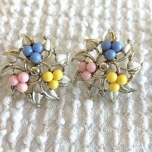 Vintage Gold and Pastel Enamel Flower Earrings - Screw On Backings for Pierced or Non Pierced Ears - Pink, Blue, Yellow Vintage Earrings