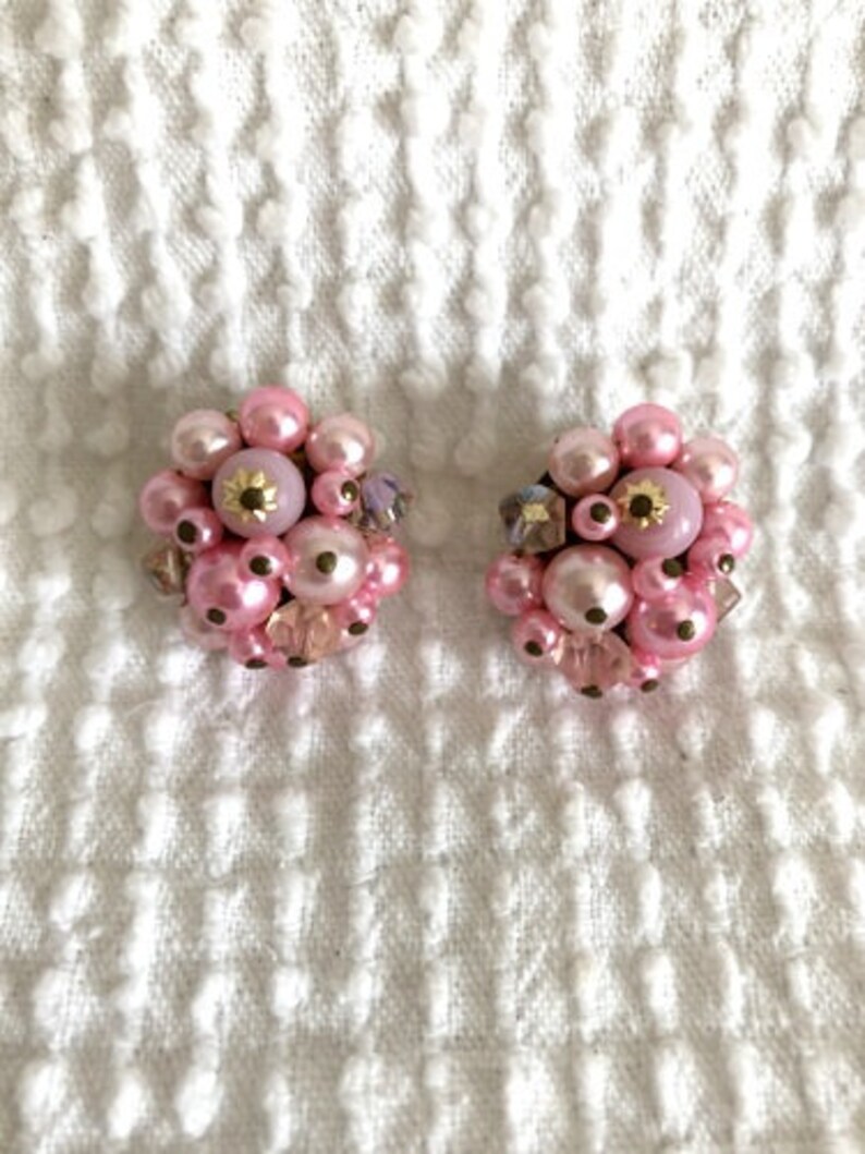 Vintage Gift Idea Vintage Pink Pearl Round Cluster Clip On Earrings Summer Pink Pearl Earrings Pink Earrings Weddings