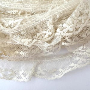 Renda vintage marfim com babados e acabamento recortado - 4 jardas - ideal para costura, artesanato e diários de viagem