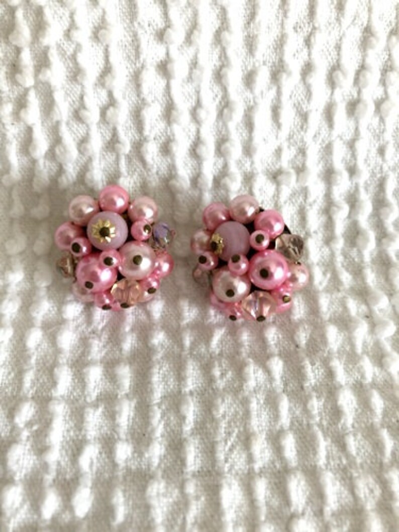 Vintage Gift Idea Vintage Pink Pearl Round Cluster Clip On Earrings Summer Pink Pearl Earrings Pink Earrings Weddings