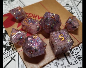 Arcane Trace - ハンドメイド樹脂製ダイスセット - スチームパンクパープル D&D、Pathfinder RPG (7個セット)