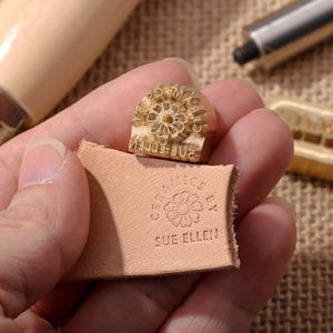 Sello de latón personalizado para cuero, marca de cuero, herramienta de repujado de cuero personalizada, sello de cuero con mango de prensa en frío, regalo para un hombre de cuero