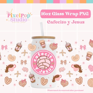 Puede incluir: Un diseño de envoltura de vidrio PNG blanco de 473 ml con un círculo rosa que contiene el texto "Cafecito y Jesus" y un pastel marrón en su interior. El diseño está rodeado de varias ilustraciones rosas y marrones, incluyendo corazones, pasteles, flores y tazas de café.