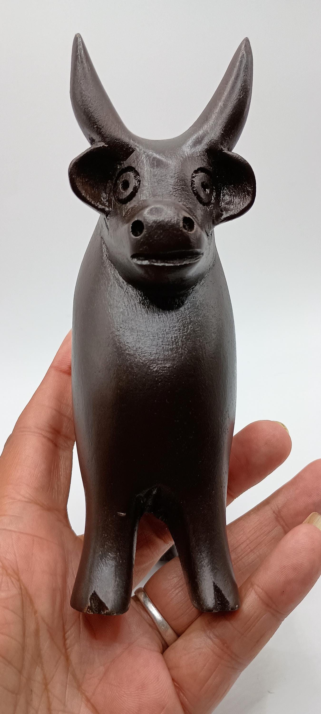 木彫りの雄牛。 - Etsy 日本