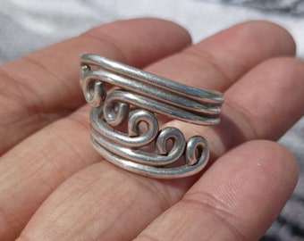 Wonderful wave pattern 925 silver ring size 8