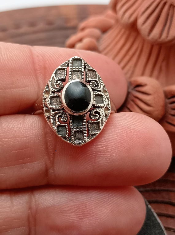 Onyx and sterling statement ring. - image 5