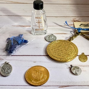Religious collectibles lot. keychain, all 8 items in images included.