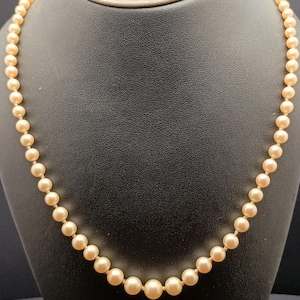 Les Bernard inc. 27" faux pearl necklace. Classic.