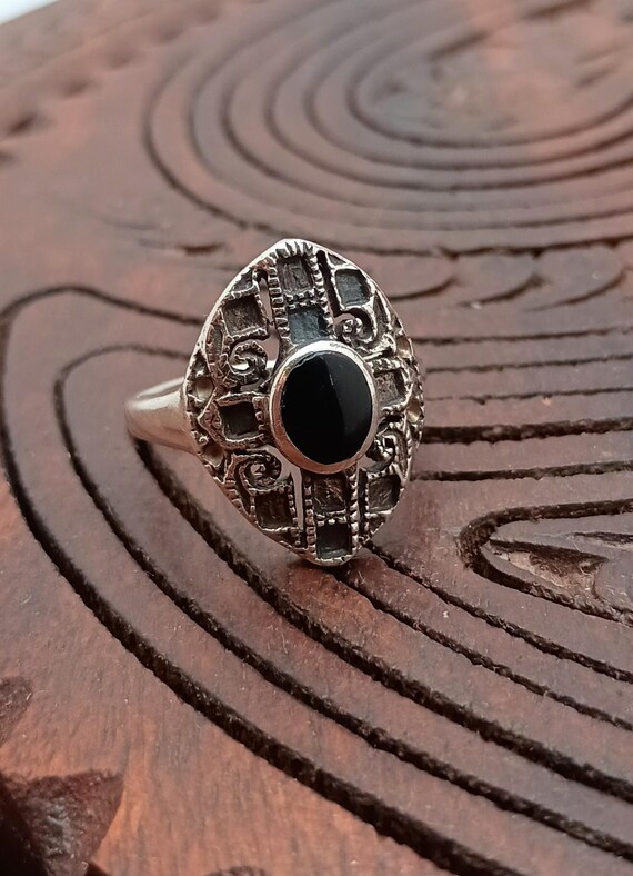Onyx and sterling statement ring. - image 3