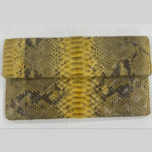 cartera clutch pitón, cartera larga marrón, bolsos y carteras, clutch de cuero, clutch de cuero de lujo, clutch tipo sobre de pitón, pitón marrón